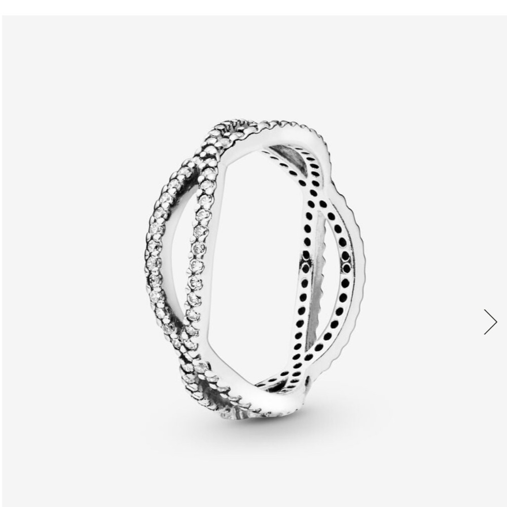 Pandora Crossing Bands Ring
